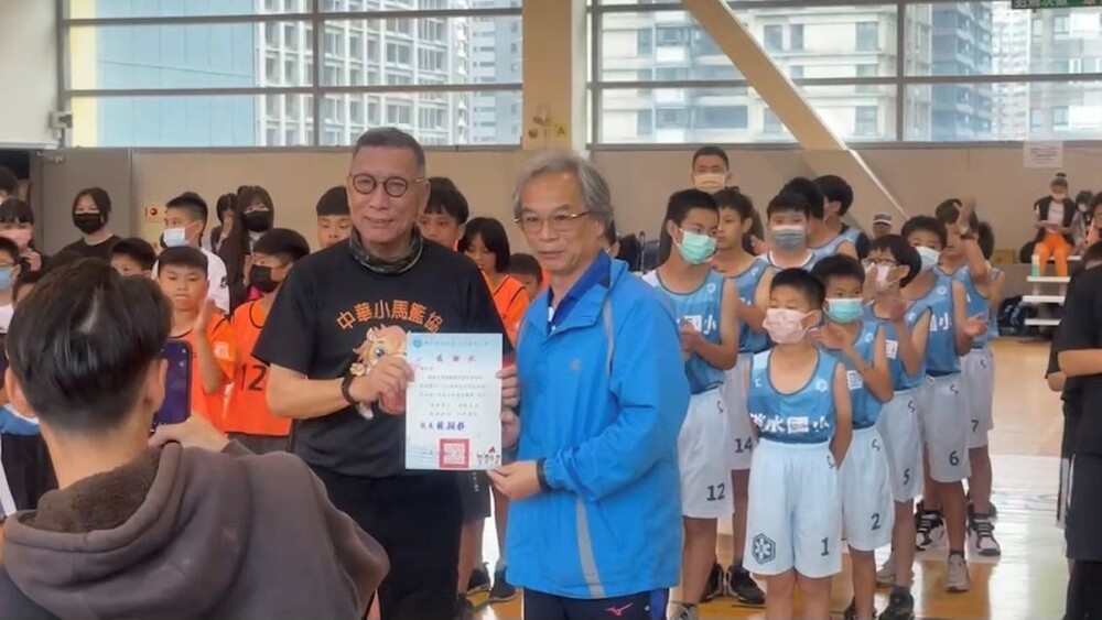鄭俊傑院長獲邀出席開幕典禮,並獲頒感謝狀