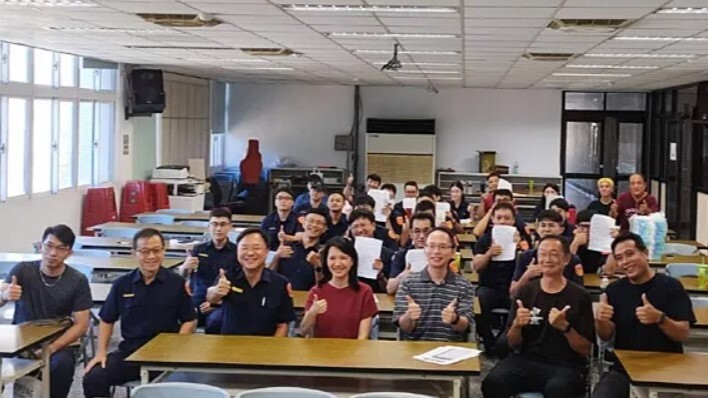 真理大學與新北市警察局淡水分局共同合影圖片