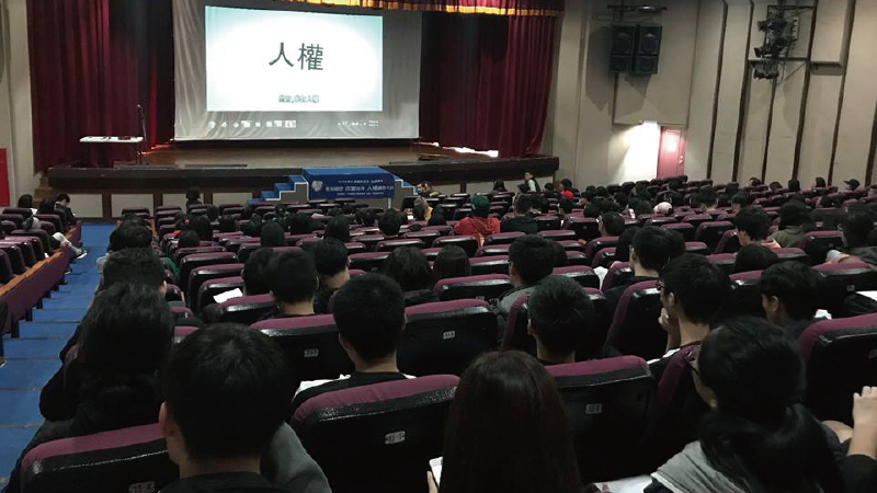 會場同學聆聽會場同學聆聽的狀況圖片
