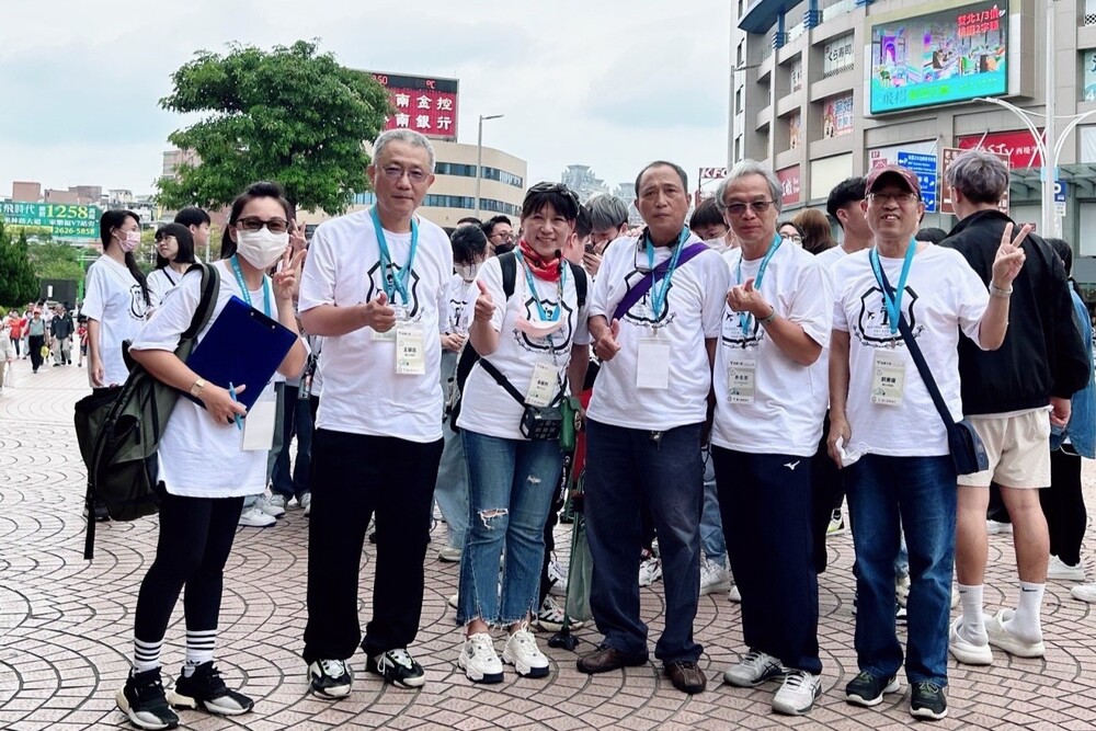 鄭俊傑院長、余曉玲主任與觀光系教師帶領學生參與此盛事圖片