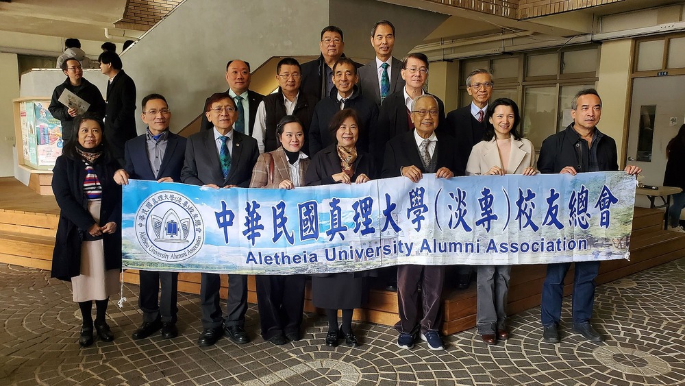 真理大學淡專校友、貴賓及學校主管合影圖片
