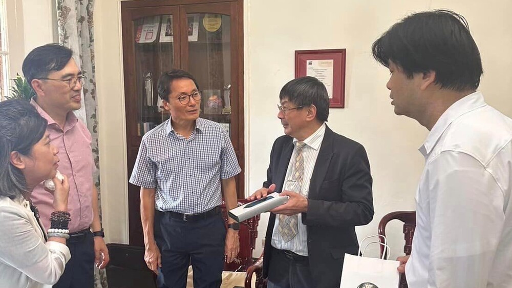雙方學校代表於本校校長室進行交流