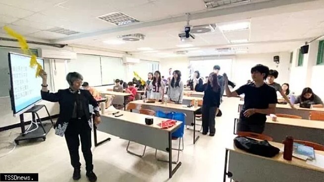 由真大經濟系熱烈登場的《咱的話，咱的戲：從歌仔戲聽見台語的美》文藝推廣講座盛大舉行圖片