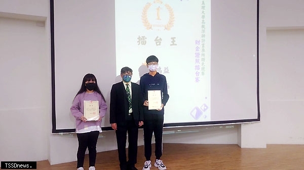 擂台王（左一）吳鈺涵、（右一）郭鴻益圖片