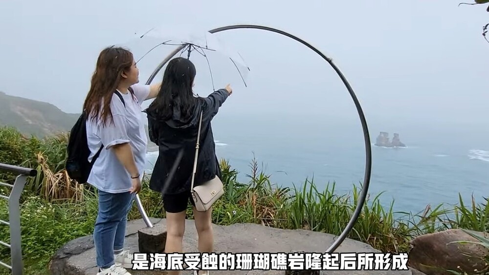 燭臺雙嶼:海底受蝕的珊瑚礁岩隆起後形成