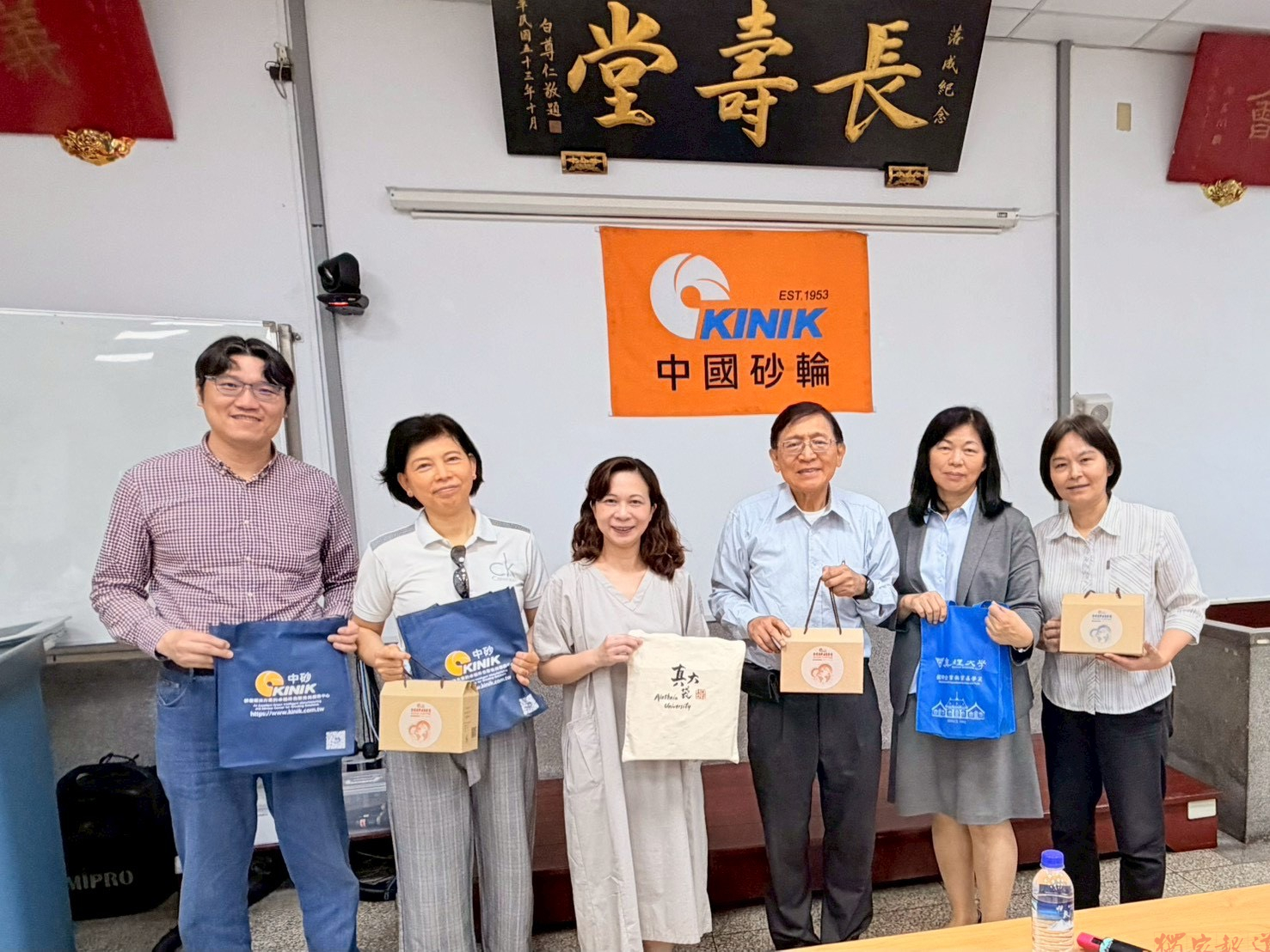 真理大學師生團隊參訪中國砂輪圖片