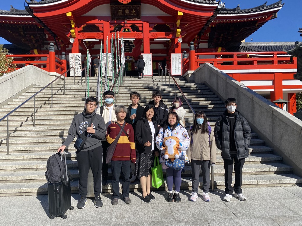 國際企業與貿易學系移地教學：名古屋市大須觀音寺前合影圖片