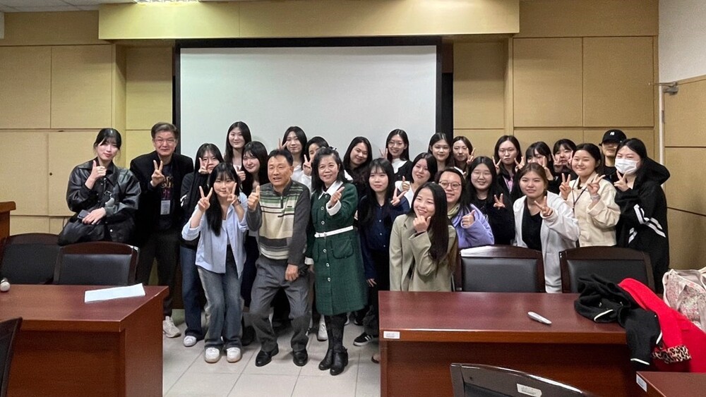 韓國漢陽大學由邊成圭教授帶領漢陽師生共計23人蒞臨淡水真理大學