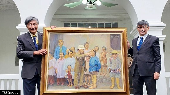 國內知名畫家施並錫近日將兩幅馬偕畫作致贈真理大學圖片