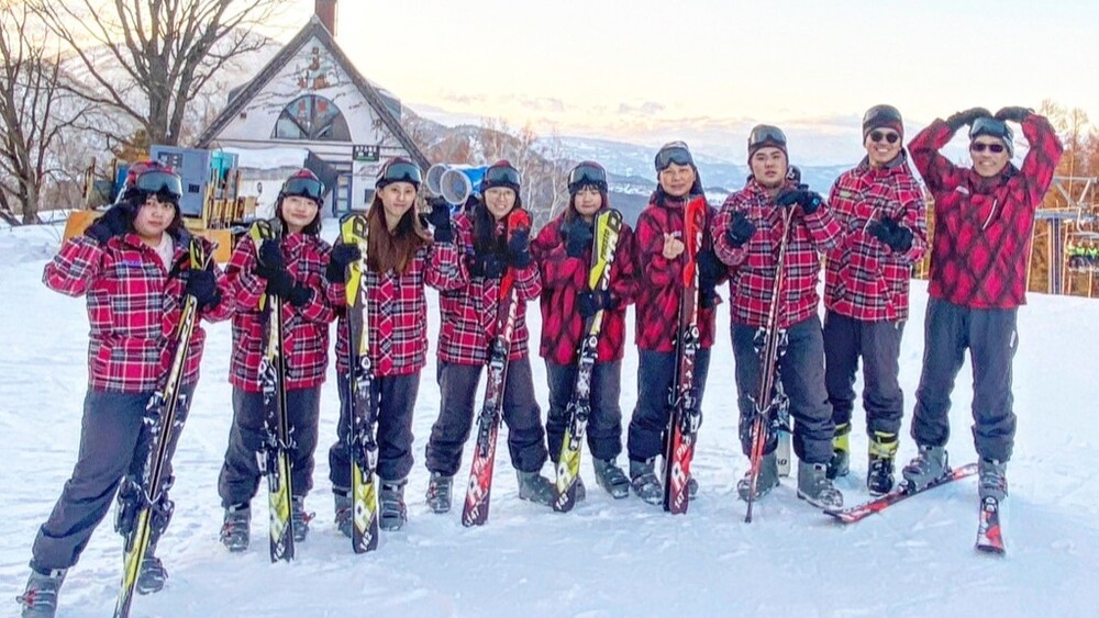 真理大學師生赴日展開滑雪研習活動