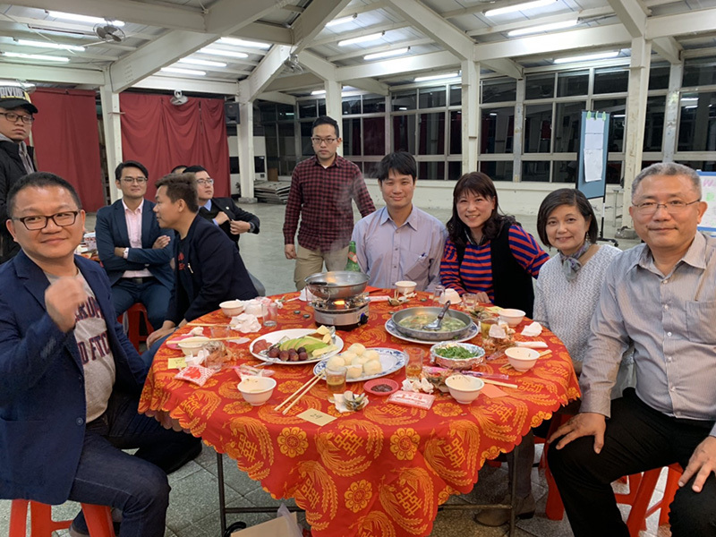 真理教師群合照圖片