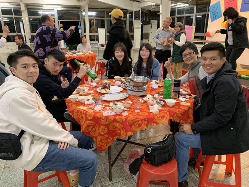 老朋友相聚就如老酒、越久越陳圖片