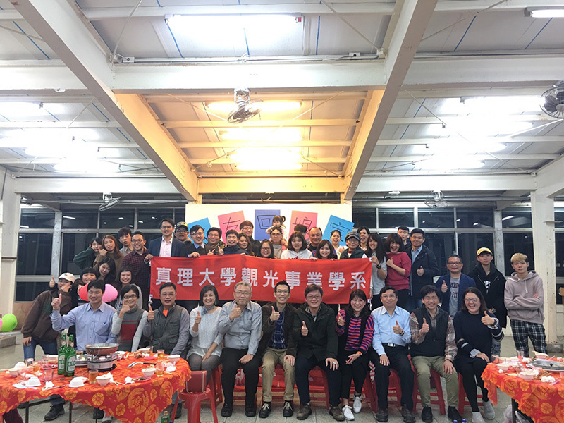 系友回娘家春酒餐會會後大合照圖片