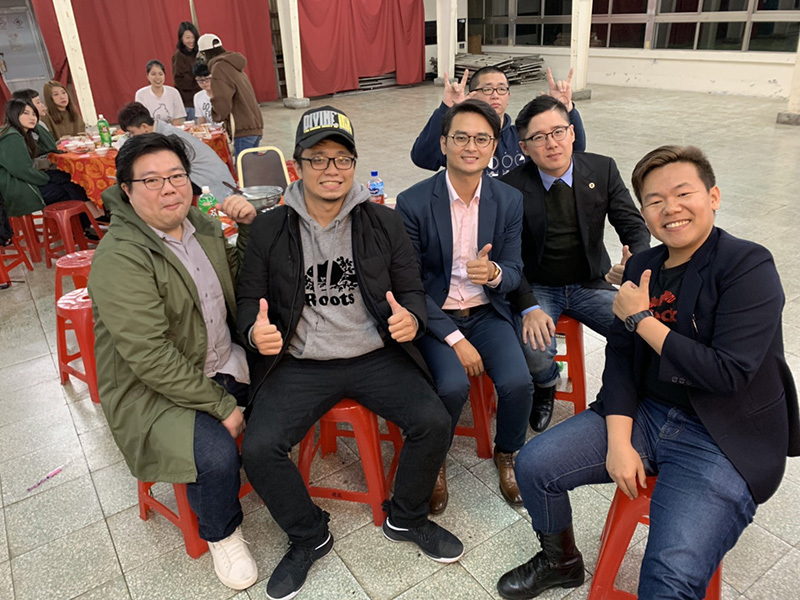 同學們飯後開心合照圖片