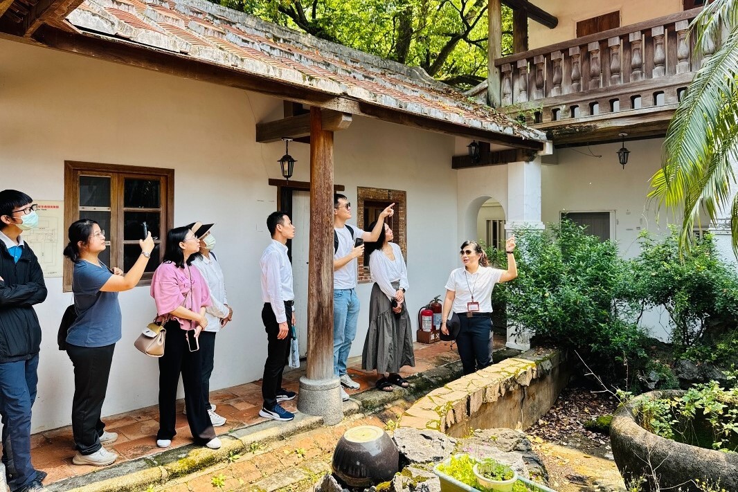 馬偕故居後門庭院