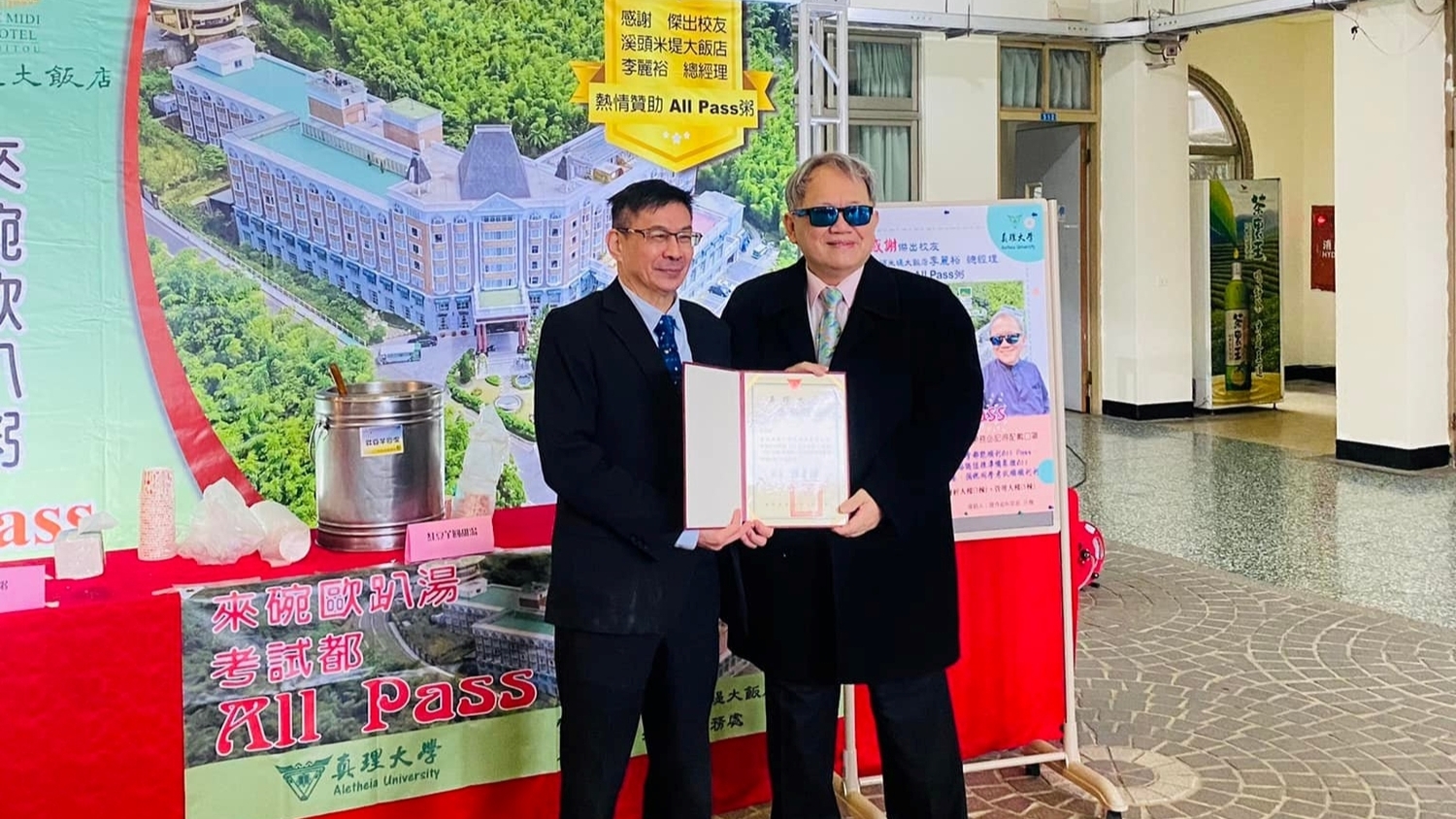 陳奇民校長頒發感謝狀予李麗裕總經理圖片