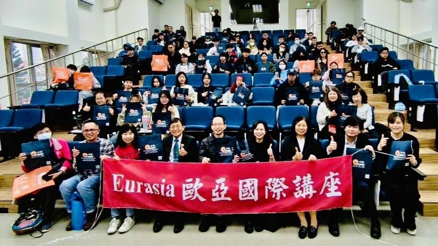 中砂白文亮副董事長蒞臨歐亞國際講座開講