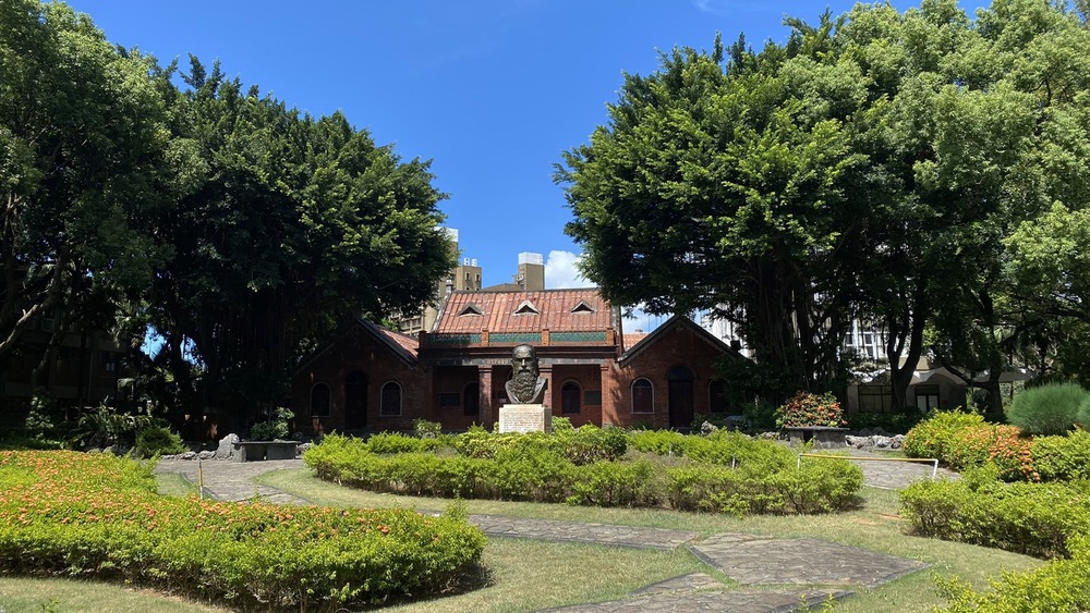 美苑花園-馬偕銅像