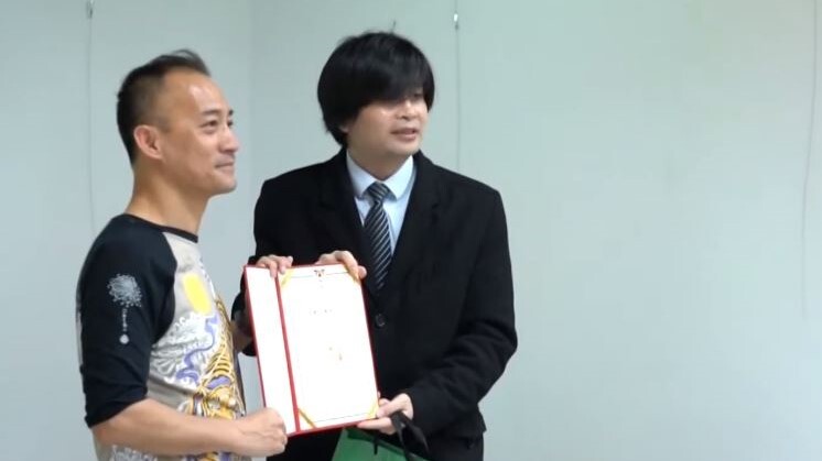 本校林志斌研發長頒發感謝狀予洪震宇老師