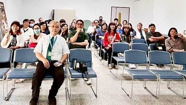 真理大學講座粘忘凡以繪本說歷史圖片