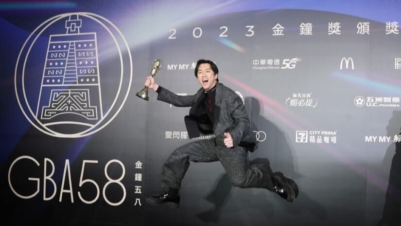 陳漢典學長難掩亢奮情緒嗨跳留影(圖來源：中央社)圖片
