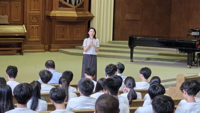 真理大學校長李宜芳圖片