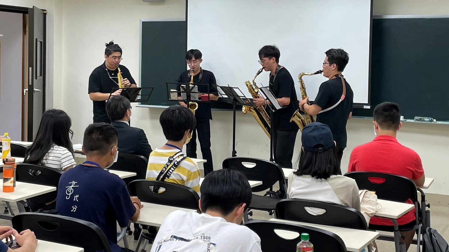 本校音樂系管樂隊現場演出實況圖片