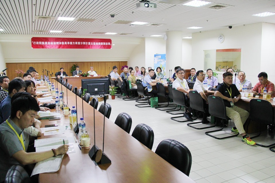 國防部也派員參與解說與展示相關設備供與會者了解圖片