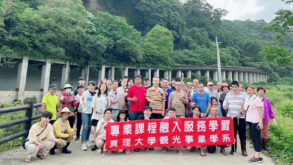 此次校外服務為參與淡水三芝安康社區發展協會舉辦的「淨溪」活動圖片