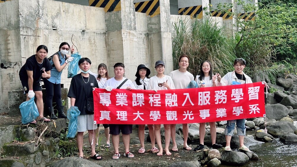 真理觀光於三芝進行校外服務教育剪影圖片