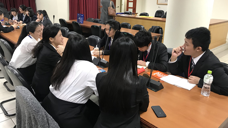 雙方同學對台日三餐飲食的差異進行討論