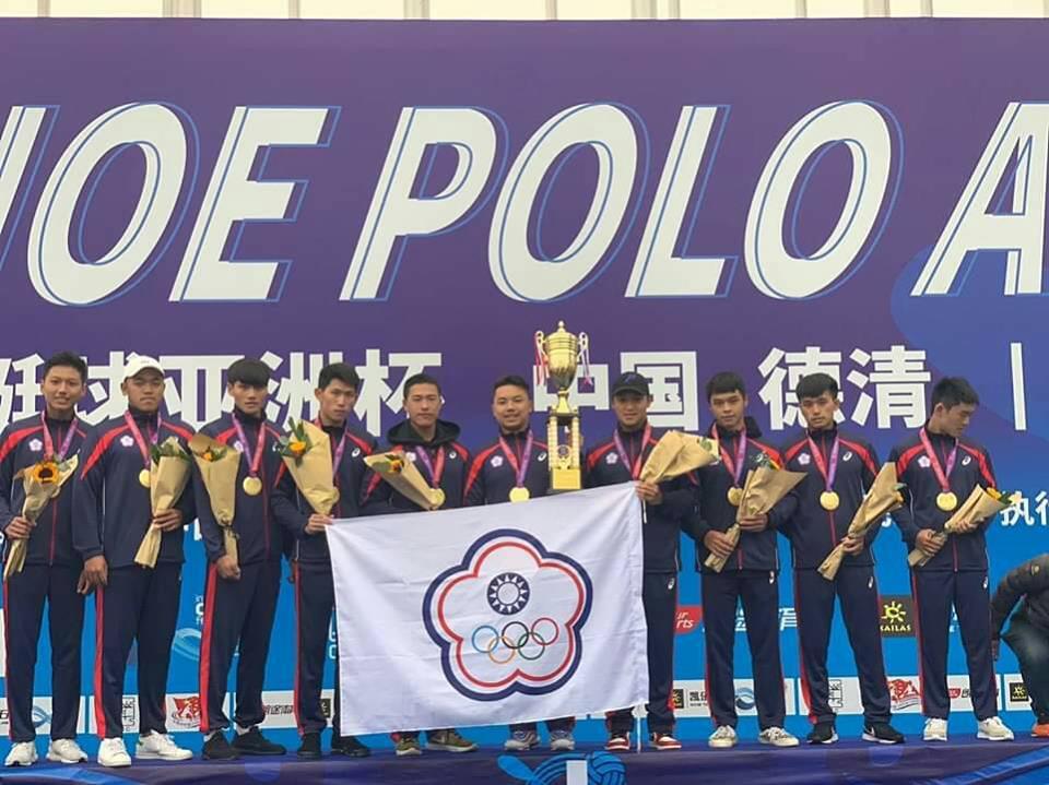 U21男子組冠軍全員合照,(左三)真理大學簡子維同學