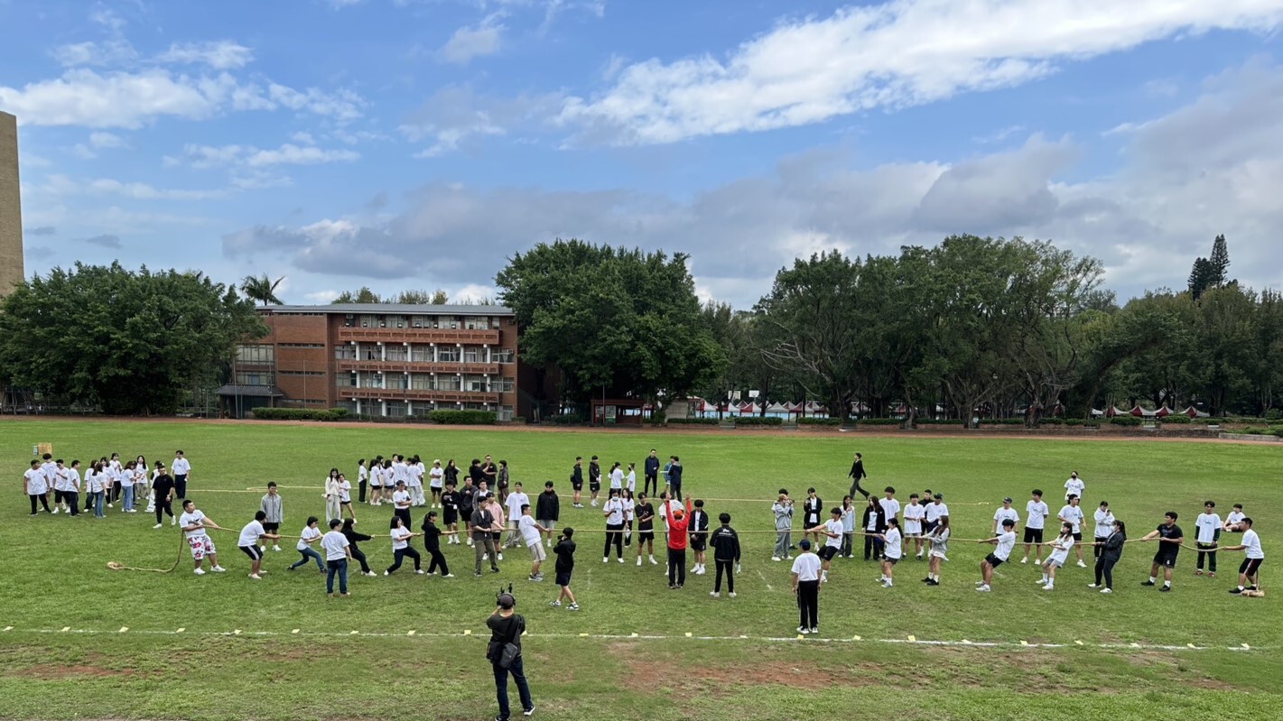 真理大學歡慶建校60週年校慶運動會拔河比賽圖片