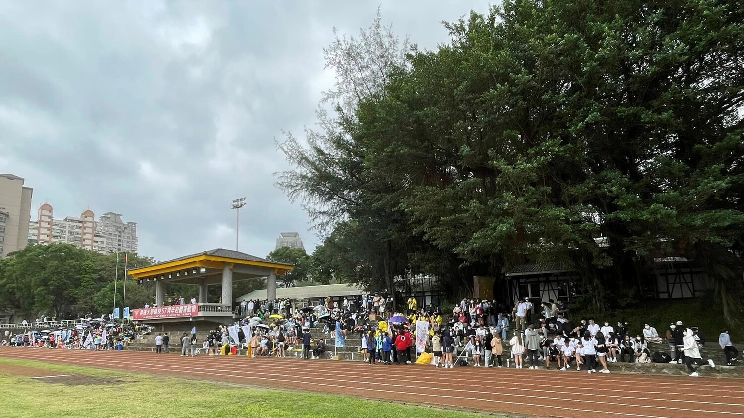 運動會各系場外啦啦隊圖片