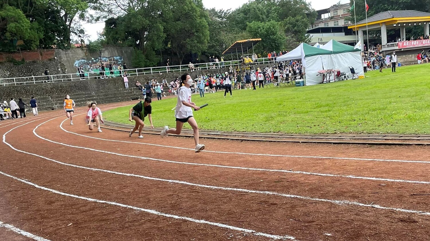運動會大隊接力比賽圖片