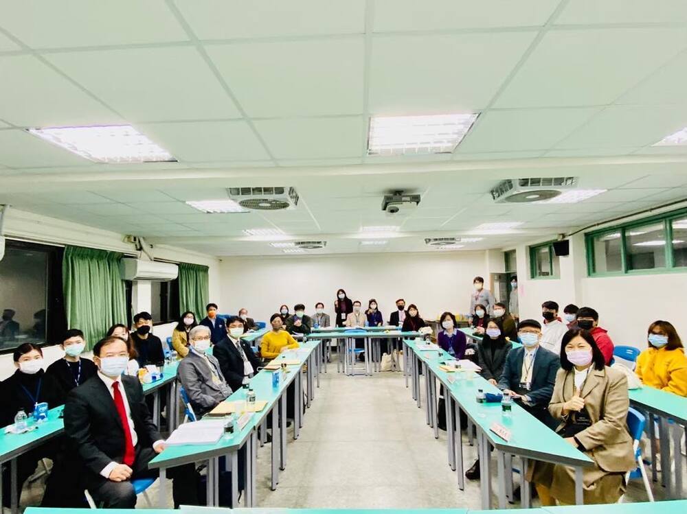 「2022真理大學東亞研究中心論壇-2022年台灣新趨勢」,閉幕式合影