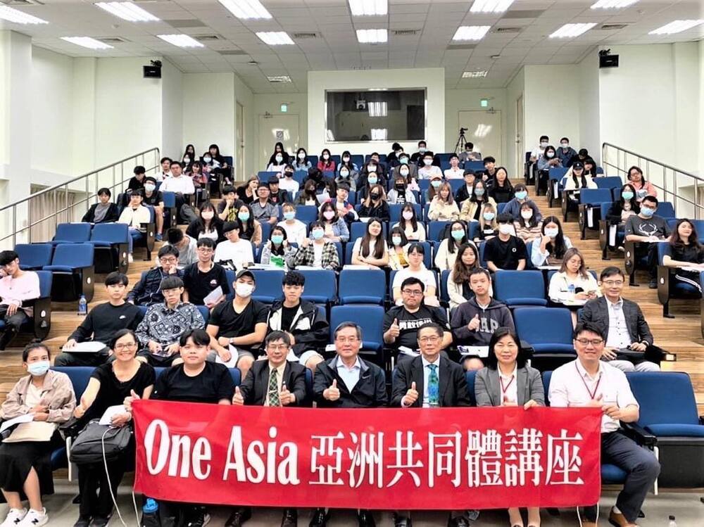 2020年前中國文化大學校長徐興慶教授,擔任亞洲共同體講座之演講人