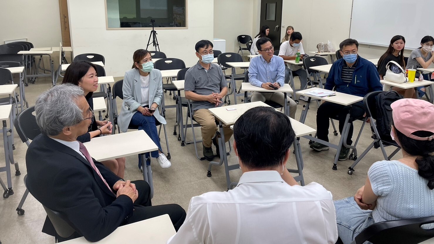 王品集團幹部與學校教師討論日後合作方向圖片